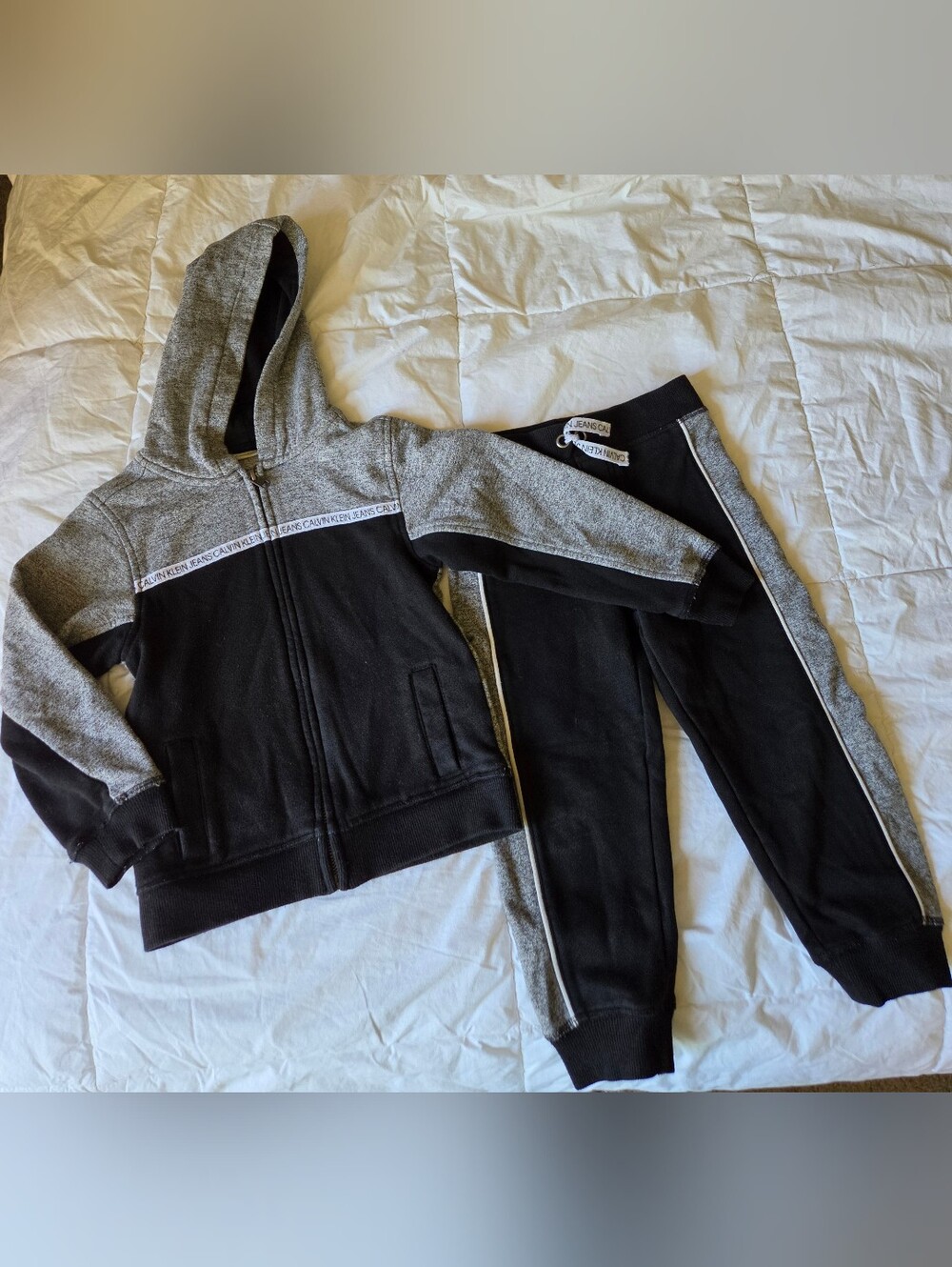 Calvin Klein Jeans Toddler Boys 2PC Tracksuit Hoodie Joggers Set Black Gray 4T